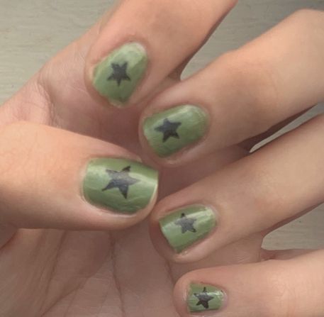 Fairy Grunge Nails Acrylic, Fairy Grunge Nails Short, Nails Grunge 90s, Short Alt Nails, Fairy Grunge Nails, Goblincore Nails, Masc Nails, Mens Nails, Hippie Nails