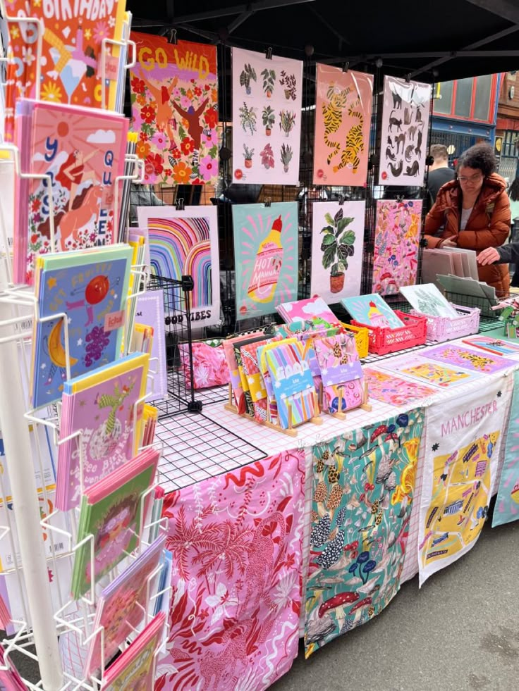 there are many cards on display at the market