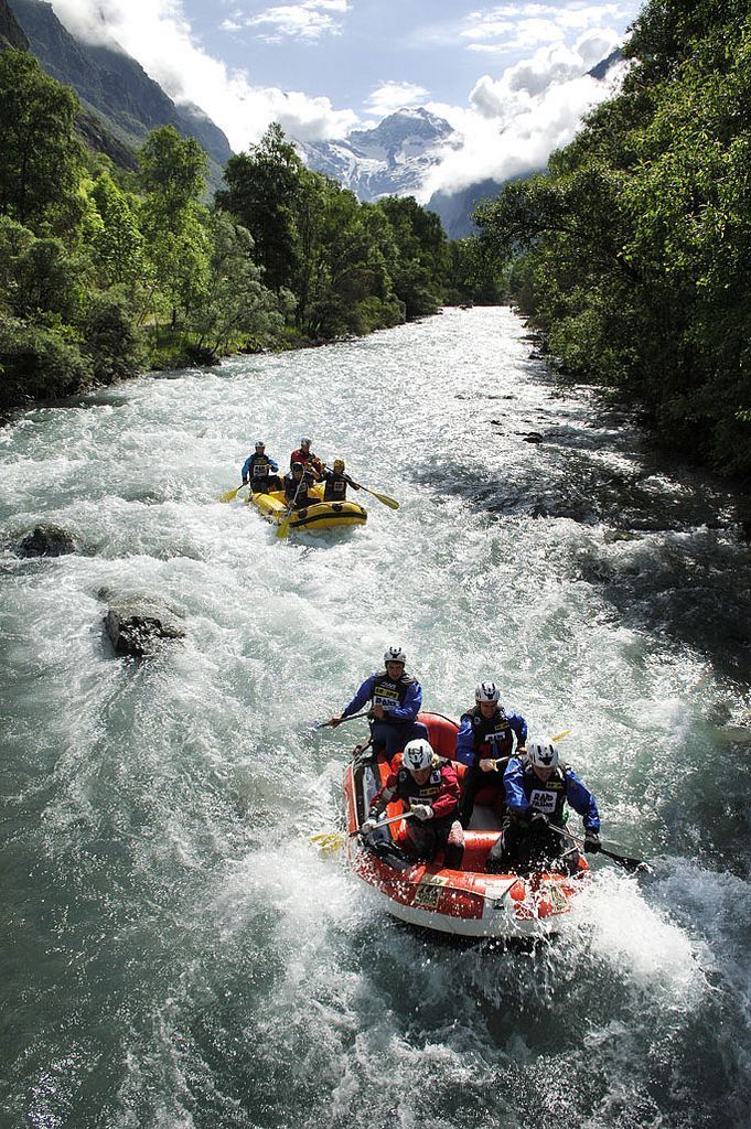 Naturally, our number one choice is the Snake River. Where else can you enjoy the exhilaration of whitewater rafting while also taking in some of the most stunning scenery in the United States? Forests, mountains, and a variety of wildlife make whitewater rafting on the Snake River a must for visitors to Jackson Hole. Friend Zone, Extreme Adventure, Water Rafting, Adventure Aesthetic, Whitewater Rafting, River Rafting, Water Sport, Adventure Sports, White Water Rafting