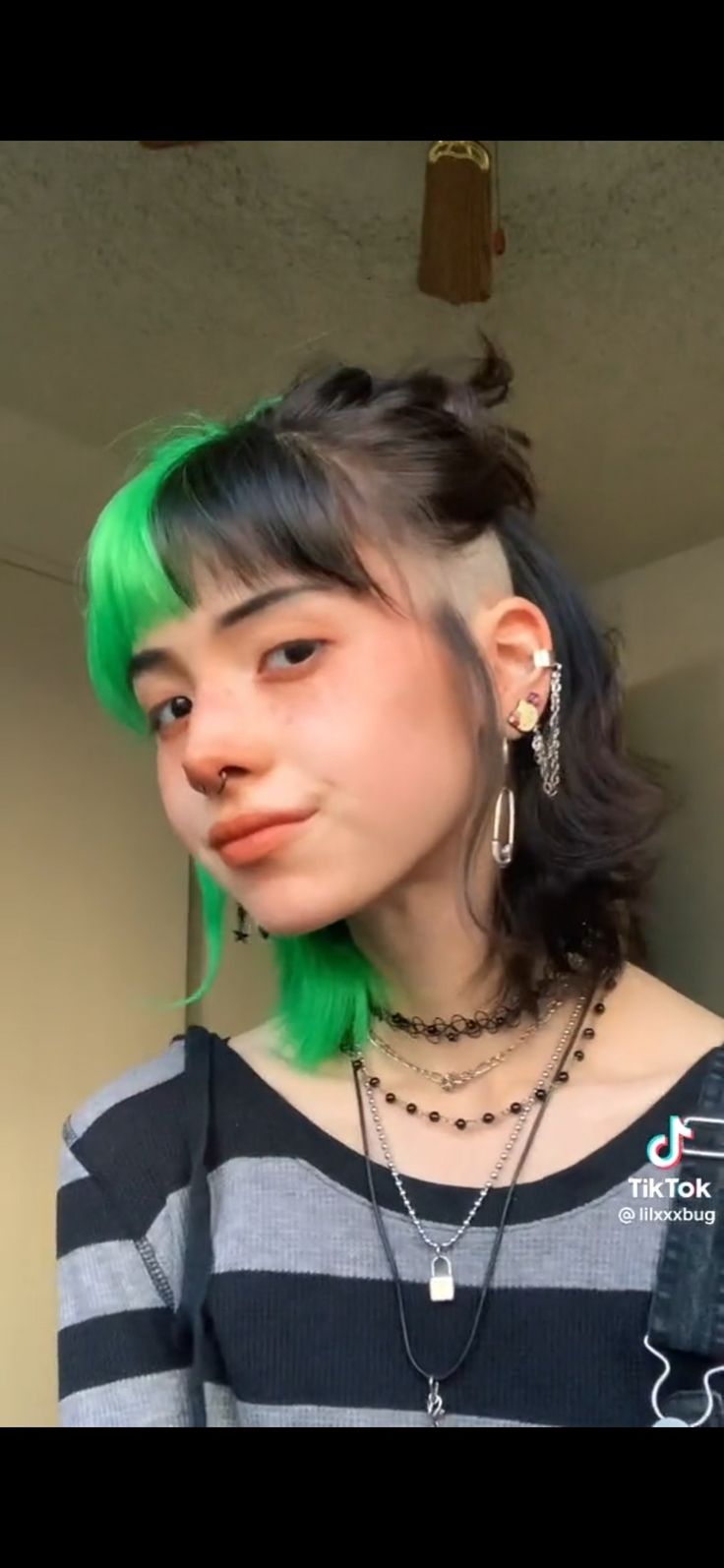 Side Undercut With Bangs, Shaved Side Hair Designs, Shaved Sides With Bangs Short Hair, Wolf Cut Women, Genderfluid Haircut, Short Hair Shaved Sides, Wolf Haircuts, Side Undercut, Wolf Cuts