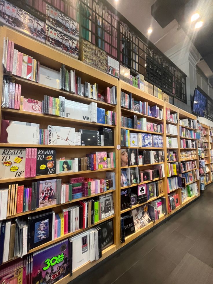 there are many books on the shelves in this store