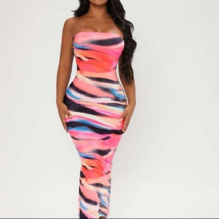 Sexy Strapless Tropical Split Hem Maxi Dress Sizes: 1 Small, 2 Meduim Chic Pink Bandeau Dress, Pink Stretch Strapless Dress For Party, Chic Pink Strapless Dress For Beach, Strapless Pink Maxi Dress For Party, Chic Pink Strapless Dress For The Beach, Pink Bandeau Maxi Dress For Summer, Pink Bandeau Strapless Dress For Spring, Pink Bandeau Strapless Dress For The Beach, Pink Bandeau Strapless Dress For Beach