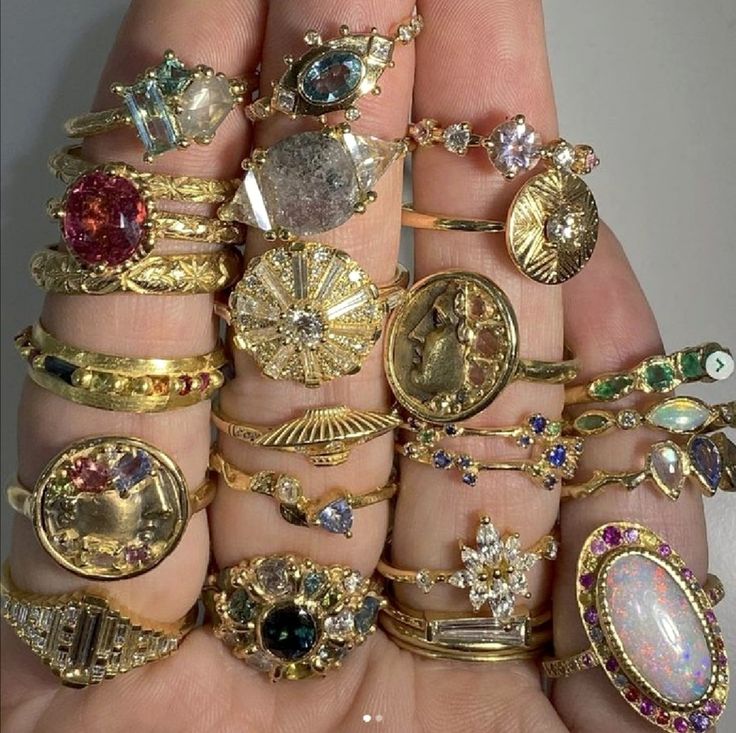 90s Prom Accessories, Semi Precious Engagement Rings, Jewelry Inspiration Aesthetic, Maximilist Jewelery, Vintage French Jewelry, Jewelleries Aesthetic, Mixed Metals Ear Piercings, Maximalist Wedding Ring, Hold Jewelry Aesthetic