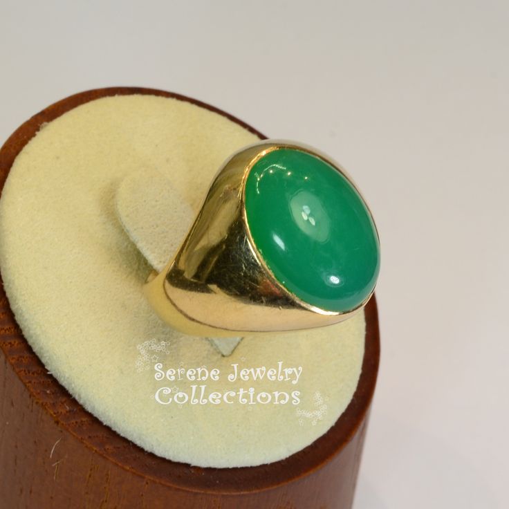 A beautiful simple Chrysoprase cabochon is the centerpiece of this 14k gold ring. It is rare to find chrysoprase in such fine green and even color tone! Ring Size: 9.5 Total Weight: 11.5 grams Precious Metal: 14k Yellow Gold Precious stones: -Chrysoprase Center Stone: 12.2 carats, 18.6mm x 13.3mm Hallmark: 14k Gold Vintage Ring, Chrysoprase Ring, Color Tone, 14k Gold Ring, Precious Metal, Vintage Ring, 2 Carat, Colour Tone, Precious Metals