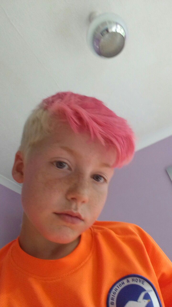 Boy Hair Dye Ideas, Guys Dyed Hair, Pink Hair Men, Pink Hair Tips, Boys Dyed Hair, Brown And Pink Hair, Pink Hair Dye, Hot Pink Hair, Hair Color Pink