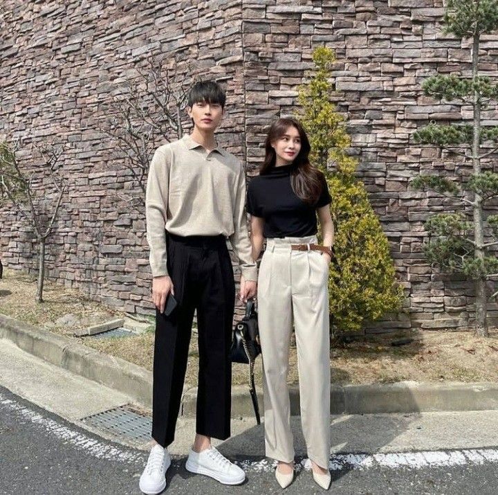 Formal Outfit Couple Classy, Korean Outfits Couple, Match Couple Outfits, Couple Korean Outfit, Outfits Para Parejas Casual, Elegant Couple Outfits, Couple Dress Casual, Outfit Couple Ideas, Couple Outfit Casual