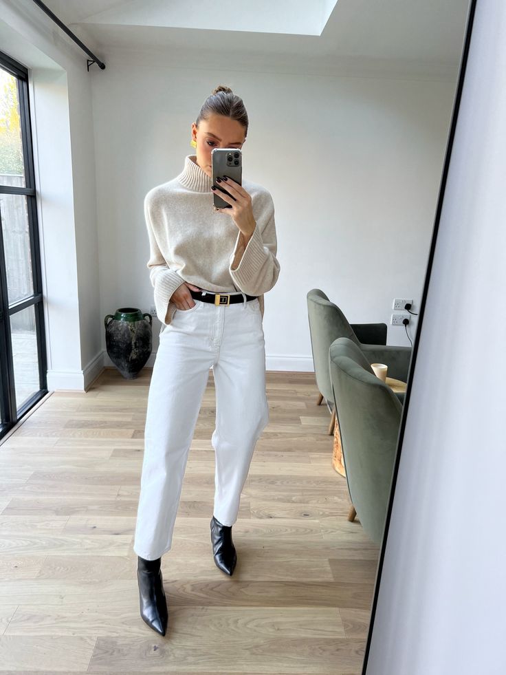 ARCH JEANS - TAPERED curated on LTK White Jeans Outfit Winter, Lydia Tomlinson, White Pants Winter, Balloon Jeans, Mum Jeans, Emma Style, Jeans Outfit Winter, Jeans Outfit Fall, White Jeans Outfit