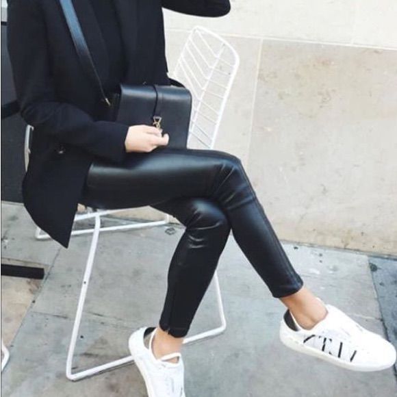 Faux Leather Women Leggings Tights Fits True To Size Leather Trousers Outfit, Lederhosen Outfit, Leather Leggings Outfit, Look Legging, Leather Pants Outfit, Chique Outfits, Fashion Goals, Dressy Pants, Black Leather Pants