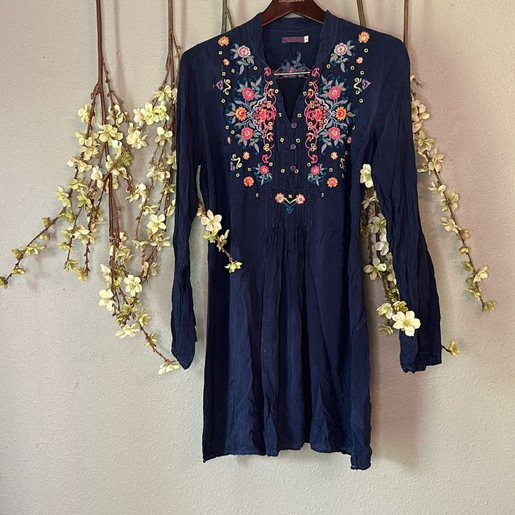 Euc Boho Bohemian Floral Embroidery Bohemian Floral, Embroidered Tunic, Johnny Was, Boho Bohemian, Floral Embroidery, Color Blue, Embroidery, Navy, Floral