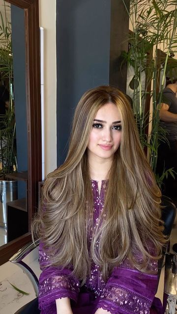 Pakistani Actress Hair Colour, Pakistani Hair Color, Pakistani Hair Colour, Ashy Hair Color, Hair Streaks Blonde, Light Ash Blonde Hair Color, Pakistani Hair, Ash Brown Hair Balayage, Feel Alive Again