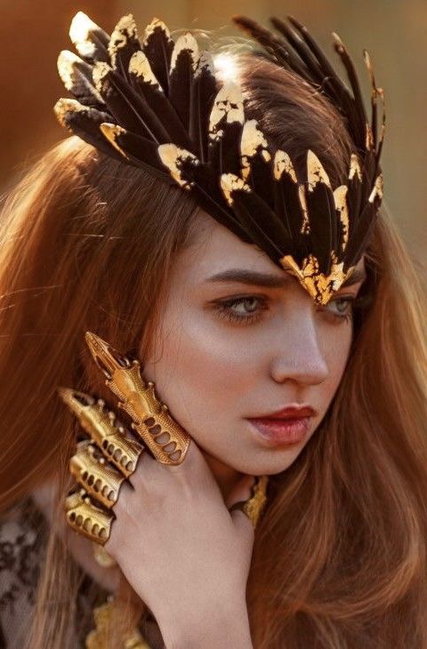 How To Make A Feather Crown, Feather Inspired Fashion, Feather Crown Headpieces, Feather Costume Ideas, Feather Headpiece Diy, Feather Crown Diy, Head Dress Headpieces, Feather Reference, Head Piece Fashion