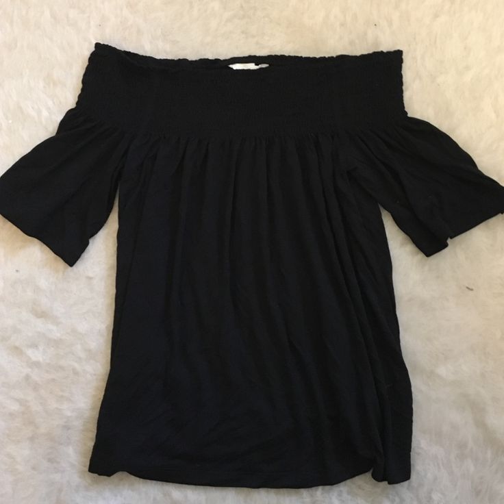 Never Worn! Cotton Black Off The Shoulder Shirt - Loose Fitting On Bottom Off The Shoulder Black Top, Off The Shoulder Shirt, Shoulder Shirts, Black Top, Off The Shoulder, H&m, Loose Fitting, Womens Tops, Tops & Tees