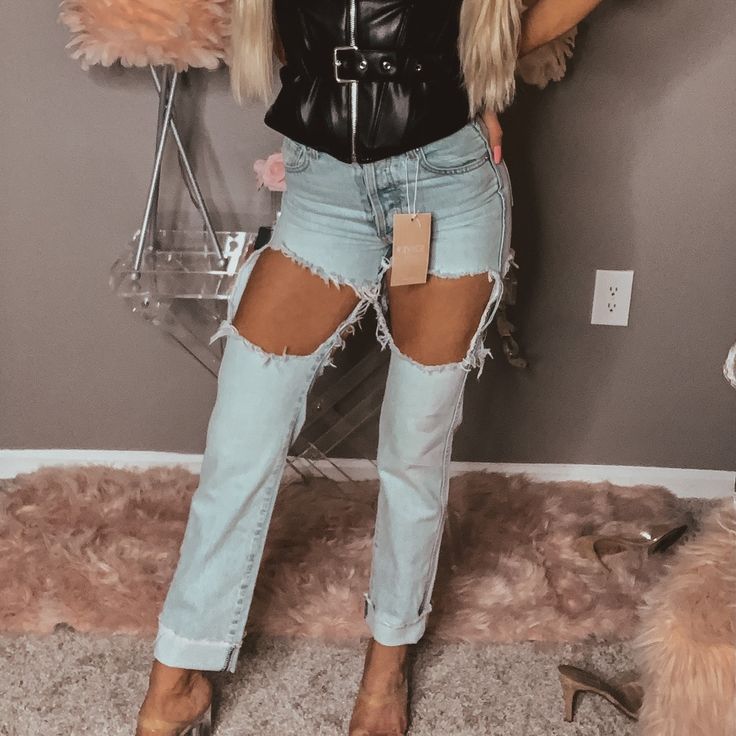 Revice Alex Boyfriend Jeans In Venice Wash Tags Included Size: 25 Details: So Super Cute! They Have Been Worn But Are A Pair Of Jeans That Are Guaranteed To Turn Heads! Jeans Color, Boot Cut, Jeans And Boots, Colored Jeans, Boyfriend Jeans, Venice, Women Jeans, Super Cute, Tags