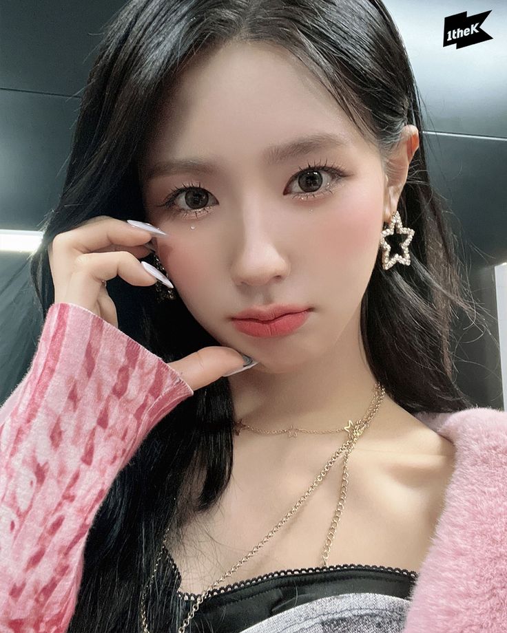 #miyeon #gidle Gidle Queencard, G-idle Miyeon, G-idle Soyeon, G I Dle Miyeon, Take A Photo, Cube Entertainment, G I Dle, Cute Photos, Powerful Women