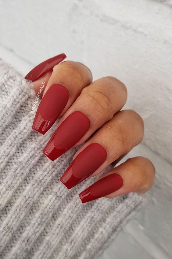 15 Chic Red Nail Trends for Winter 2023-2024 - thepinkgoose.com Wine Christmas Nails, Mulled Wine Christmas, Red Matte Nails, Burgundy Nail Polish, Christmas Nails Winter, Gel Nails Long, Dress Red Carpet, Wine Christmas, Matte Nails Design