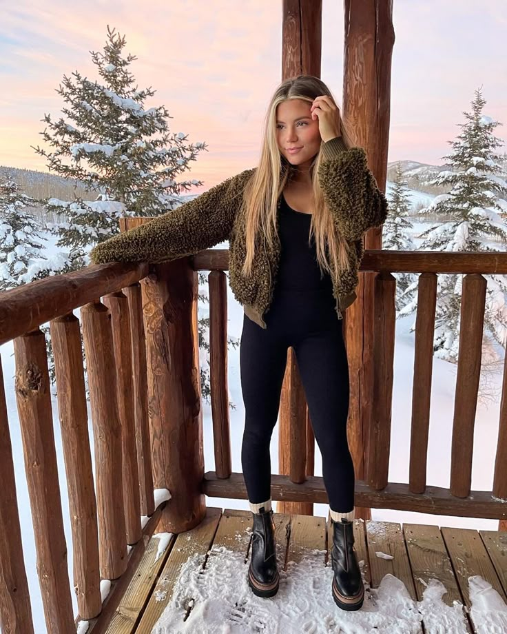 Cozy Cute Aesthetic Outfits, Winter Gatlinburg Outfit, Canmore Outfits, Mammoth Outfits Winter, Winter Outdoor Outfits Cold Weather, Warm Winter Outfits Snow, Christmas Shopping Outfit Winter, Comfy Snow Outfits, Glamping Outfits For Women Winter