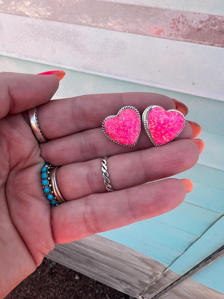 These are so sweet! Hot pink cultured Barbie heart earrings. Pink Jewelry Aesthetic, Pink Jewerly, Barbie Earrings, Hot Pink Jewelry, Pretty Barbie, Hot Pink Barbie, Jewelry Aesthetic, Pink Barbie, Pink Jewelry