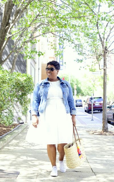 Plus Size Fashion for Women - The Je ne sais quoi: Eyelet Enjoyment with Maggy London... Outfit Ideas With Sneakers, Sneakers With Dresses, Dresses With Tennis Shoes, Hot Summer Looks, Dresses Outfit Ideas, How To Wear Sneakers, Bodycon Tank Dress, Tennis Shoes Outfit, Simple Summer Outfits