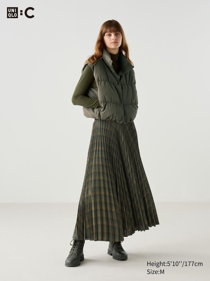 China Winter Fashion, Uniqlo Fall Outfit, Pleated Plaid Skirt, Knit Long Skirt, Wool Maxi Skirt, Mini Skirt For Winter, Uniqlo Skirt Outfit, Warm Fits, Long Pleated Skirt