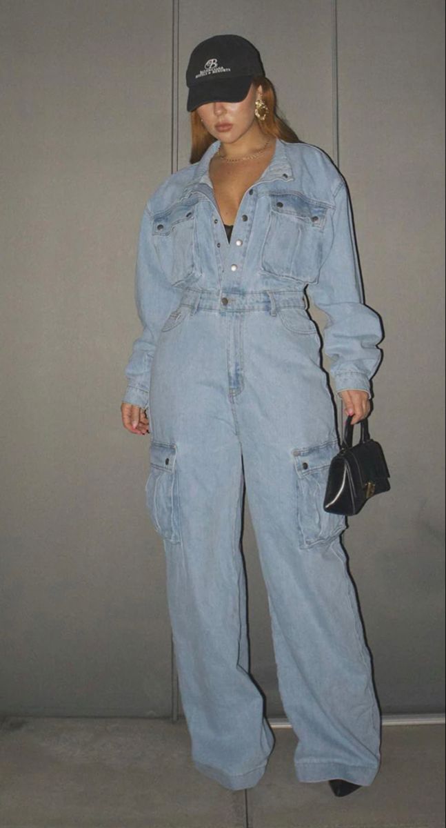 Jean Jumper Outfit, Jumpsuit Outfit Black, Denim Jumpsuit Outfit, Jean Oversize, All Denim Outfits, Lunch Outfit, Outfits Con Jeans, Jumper Outfit, Effortlessly Chic Outfits