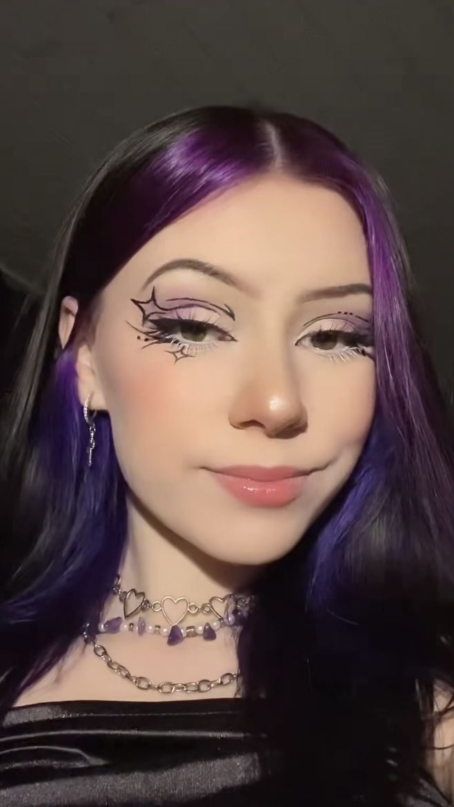 aesthetic eyeliner look with purple eyeshadow Purple Alt Makeup Looks, Egirl Purple Hair, Purple Egirl Hair, Purple Alt Eye Makeup, Black And Purple Eyeliner, Make Up Purple Eyeshadow, Dark Purple Makeup Ideas, Purple Egirl Makeup, Black Purple Makeup