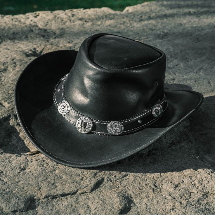 Black Forest Fox Cowboy Western Leather Hat STAR for Men Women This urban leather hat in cowboy style makes you want to go on an adventure. Made from leather, with a hat band decorated with rivets and conchos (metal fittings). Metal emblem with a star motif on the front. * Style: Cowboy hat for men and women * Improved sun protection thanks to a 7 cm wide brim * Weatherproof and dimensionally stable * 4 riveted metal air eyelets ensure good ventilation * Hatband with conchos (metal fittings) and metal emblem with star motif * Additional sewn-in smooth leather headband for increased comfort * There is a wire in the brim so that the hat can be individually shaped * Material: 100% cowhide * Dimensions in cm: S (56-57), M (58-59), L (60-61), XL (62-63), XXL (64-65). * This is how to measure yo Black Leather Cowboy Hat, Cowboy Hat Black, Night Rider, Leather Cowboy Hats, Black Cowboy Hat, Star Motif, Western Riding, Chapeau Cowboy, Black Cowboy