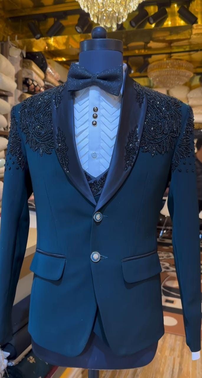 Blue Tuxedo For Men, Prom Suit Ideas, Prom Pants, Guys Prom Outfit, Best Wedding Suits For Men, Designer Tuxedo, Best Wedding Suits, Prom Suits For Men, Groom Dress Men