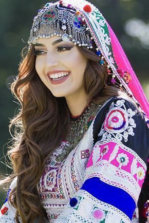 Afghani Clothes, Afghan Girl, Afghan Fashion, Afghan Clothes, Afghan Dresses, Pakistani Bridal Dresses, Beautiful Muslim Women, Arab Women, Pakistani Bridal