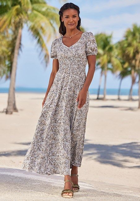 This beautiful, flowy maxi dress in a floral print is a must-have for your wardrobe! Elegant Flowy Maxi Dress With Ditsy Floral Print, Spring Printed Flowy Dress, Flowy Floral Print Maxi Dress, Floral Print Flowy Long Maxi Dress, Spring Printed Dress With Flowy Skirt, Feminine Boho Print Maxi Dress, Flowy Maxi Dress With Floral Print, V-neck Sundress With Ditsy Floral Print, Casual Printed Floor-length Maxi Dress