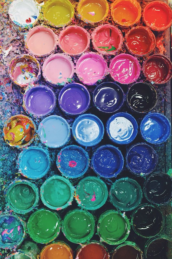 there are many different colors of paint on the table