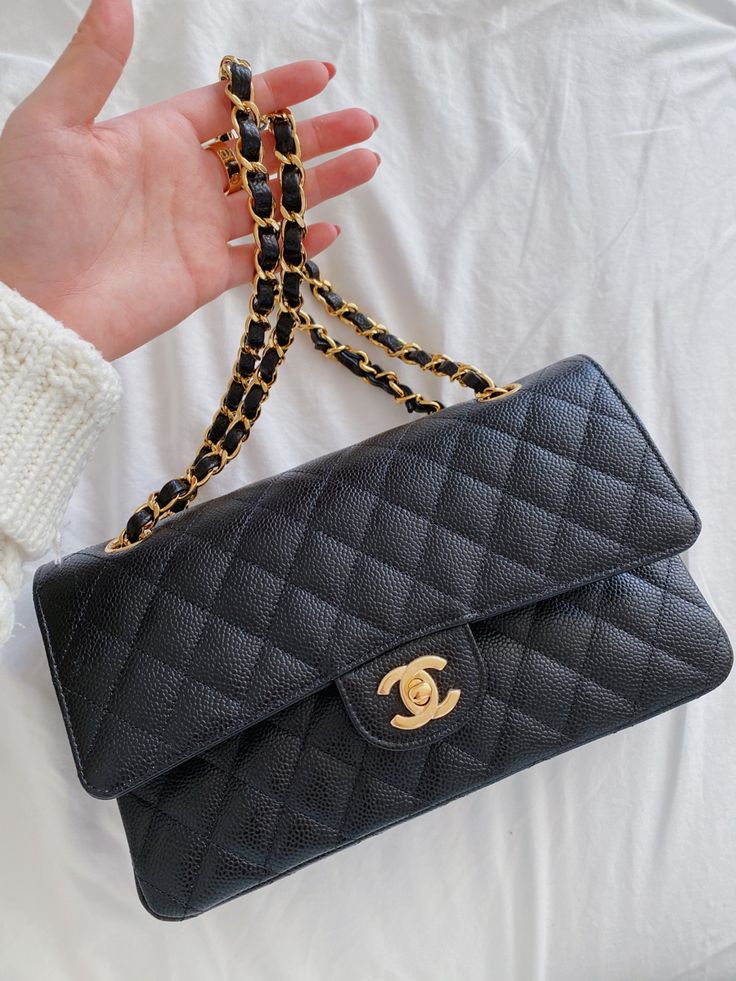 Chanel Unboxing, Ski Outfits, I'm So Lucky, Chanel Classic Flap Bag, Classic Flap Bag, Skiing Outfit, Chanel Caviar, Black Caviar, Classic Gold