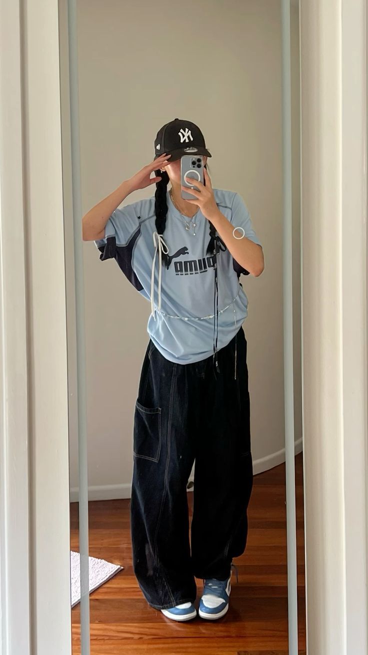 #danceoutfit #dancewear #streetwear #y2k #outfitaesthetic #outfitinspiration #baggyjeans #jeansoutfit #outfitidea #baggyy2k #baggy #koreanfashionoutfits Y2k Fits Girl, Streetwear For School, Outfit Inspo Korean Streetwear, Baggy Y2k Outfits Girl, Baggy Outfits Girl Aesthetic, Baggy Clothes Outfit Women Streetwear, Y2k Girls Outfits, Streetwear Baggy Outfits, Baggy Outfit Ideas For School