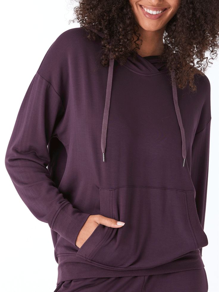 Made from our signature FeatherLoop Fleece, the Madge Pullover Hoodie is one of the coziest sweatshirts you'll ever wear. With a relaxed fit, hoodie and pockets this is perfect to pair with any of our ultra soft leggings and your favorite sneakers for a beyond comfy and casual look. Soft Leggings, Cozy Sweatshirts, Romper With Skirt, Sweater And Shorts, Active Wear Tops, Lightweight Hoodie, Fleece Hoodie, Long Sleeve Sweatshirts, Sweater Jacket