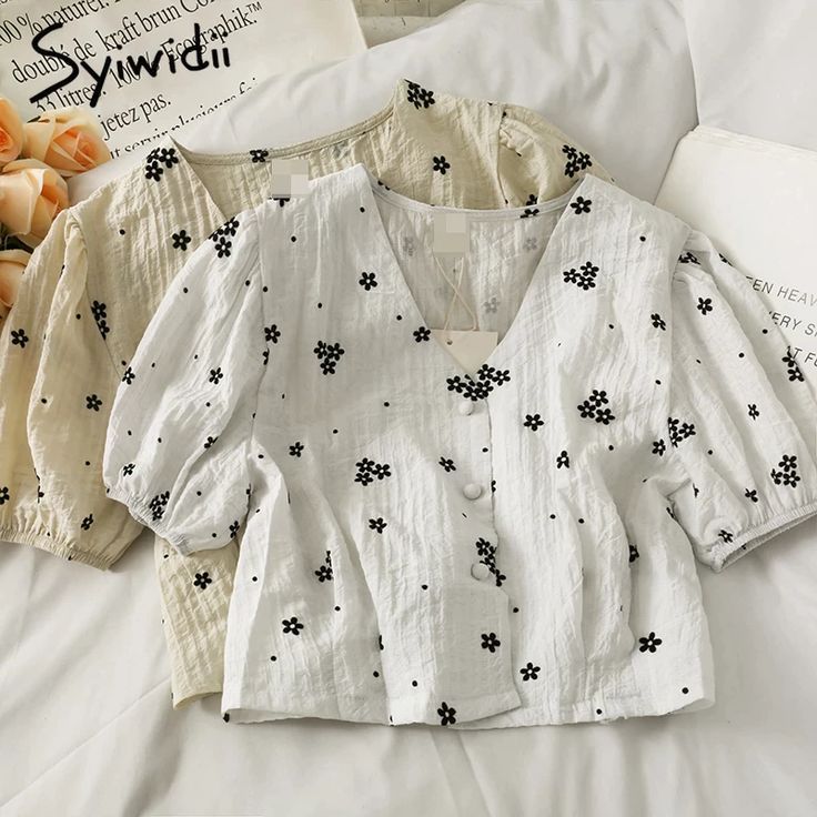 Fashion Tops Blouse Style, Puff Sleeve Tops, Clothing Pattern Design, Blouse Casual Fashion, Blouses Women, Stylish Short Dresses, Clothes Korean Style, Fashion Top Outfits, Fancy Tops