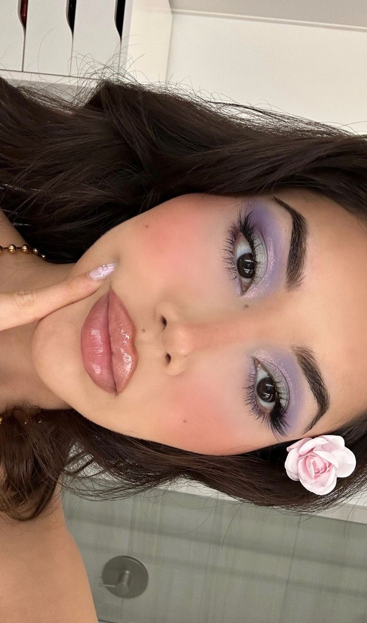 Fun Eyeshadow Looks Easy, Artsy Makeup Look, Lilac Makeup, Bold Eyeshadow, Mekap Mata, 20 Makeup, Floral Makeup, Cute Eye Makeup, Barbie Makeup