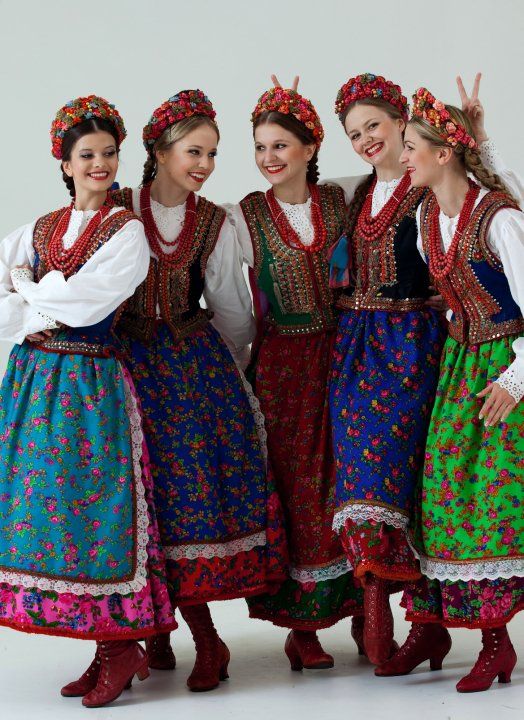 Polish girls in folk costume from Kraków, Poland. Polish Costume Traditional Clothes, Poland Traditional Clothing, Slavic Traditional Clothes, Poland Costume, Polish Traditional Costume, Polish Costume, Polish Clothing, Polish Heritage, Polish Traditions