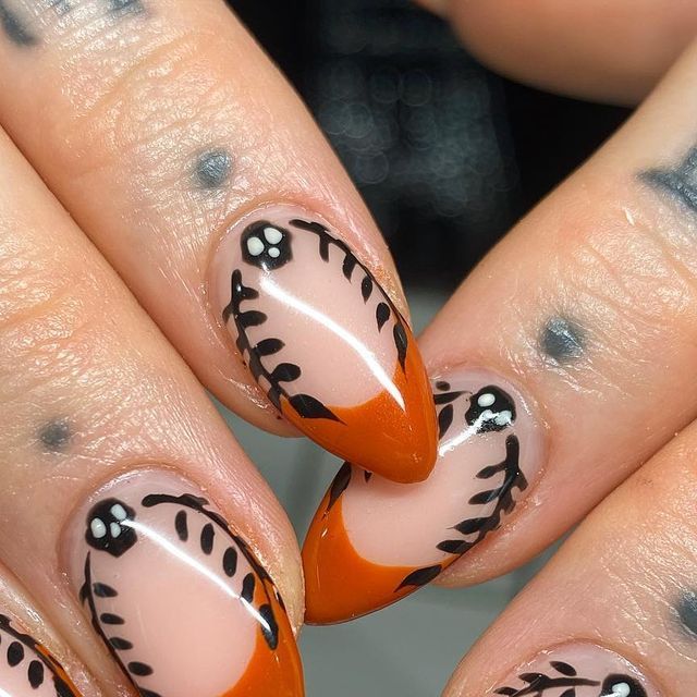 Orange Nail Halloween, Spooky Fall Nails Short, Black White Orange Nails, Fandom Nail Art, Girly Goth Nails, Spooky Spring Nails, October Nail Designs Cute Halloween, Art Deco Nails Designs, Spooky Summer Nails