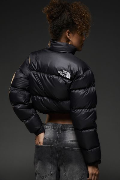 Shop The North Face Nuptse Cropped Puffer Jacket at Urban Outfitters today. Discover more selections just like this online or in-store. Shop your favorite brands and sign up for UO Rewards to receive 10% off your next purchase! The North Face Cropped Jacket, Cropped North Face Jacket, North Face Cropped Puffer, Cropped Puffer Jacket Outfit, North Face Puffer Jacket Outfit, Crop Puffer Jacket, Northface Puffer, Jacket Silhouette, The North Face 1996 Retro Nuptse