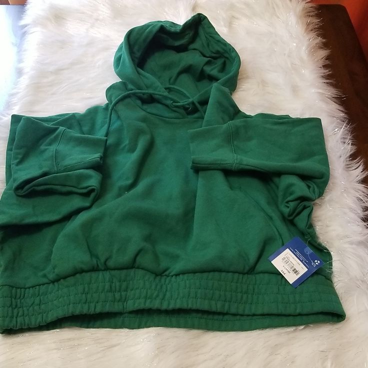 Arizona Cropped Hoodie W Pockets Sz Xl Comfortable Green Hoodie For Fall, Comfortable Green Hoodie For Winter, Comfy Green Sweatshirt For Spring, Casual Green Top With Drawstring Hood, Green Hoodie With Ribbed Cuffs For Spring, Green Hooded Top For Spring, Comfy Green Winter Tops, Comfy Green Hoodie For Fall, Comfy Hooded Tops For Streetwear