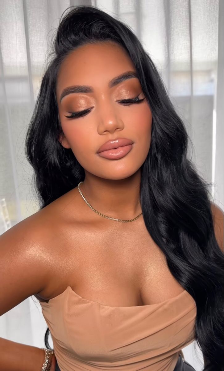 Natural Makeup Looks Graduation, Soft Glam For Bride, Makeup Looks For Cream Dress, Black Bridesmaids Makeup Ideas, Formal Event Makeup Look, Pregnant Makeup Looks, Brown Eye Makeup Glam, Causal Makeup Simple, Bridesmaid Makeup For Brown Skin