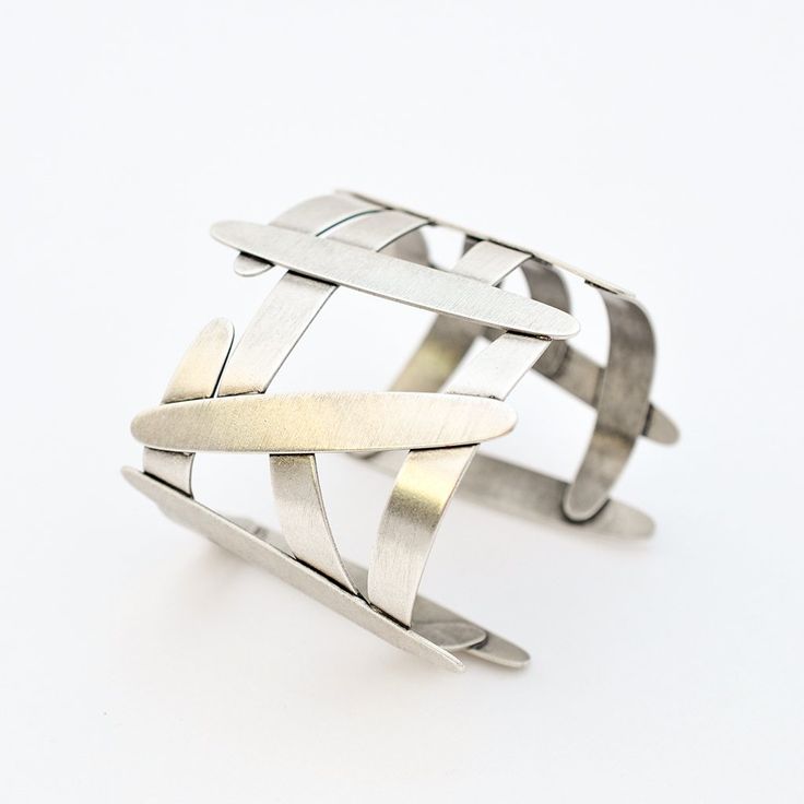 Made in NY Introducing the new By Aris cuff sculptural cuff bracelet member Olivia. Inspired by olive three leaves and branches. Guaranteed to capture everyone's attention. Platings: Gold : 18k electroplated gold Silver : Plated with pure silver and Oxidized to give an antique look.Other finishes: Bronze & Rose gold plated Size : AdjustableNickel-Free Modern Hand Forged Metal Bracelet, Modern Jewelry With Unique Design And Open Band, Elegant Hand Forged Cuff Bracelet, Modern Metal Open Cuff Bracelet, Modern Metal Cuff Bangle, Contemporary Metal Cuff Bracelet, Modernist Metal Cuff Bangle, Modern Metal Cuff Bracelet, Modern Hand Forged Bangle Bracelet