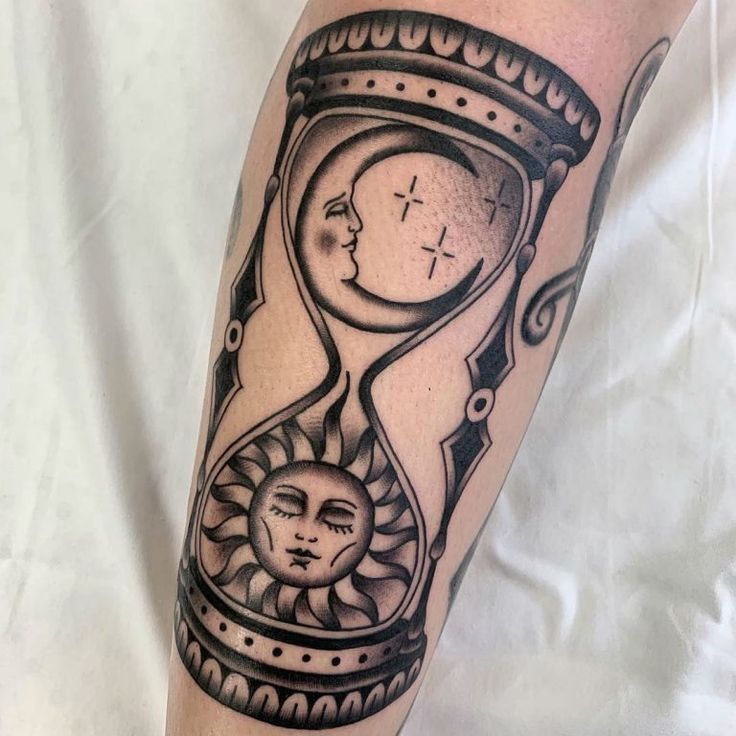 a black and white photo of an hourglass tattoo