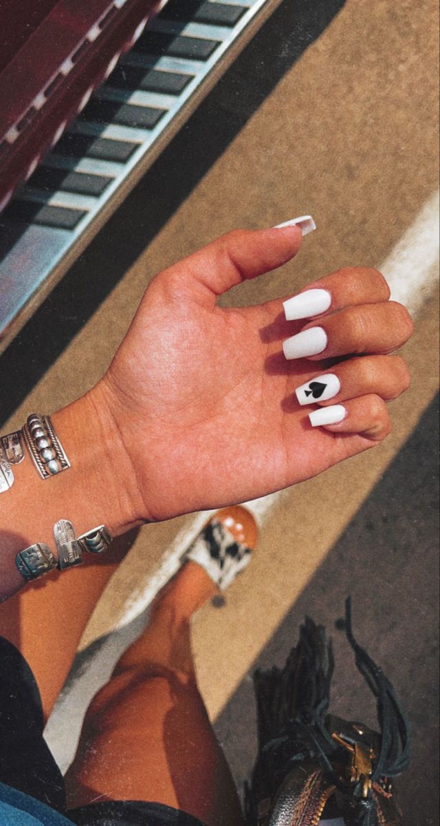 Simple Minimal Nail Designs, Short Acrylic Nails Western Simple, White Western Nails Acrylic, Western Nails Acrylic Simple, Nail Ideas Acrylic Western, Short Acrylic Nails Country Designs, Western Nails For Prom, Simple Nail Ideas Western, Simple Punchy Nails