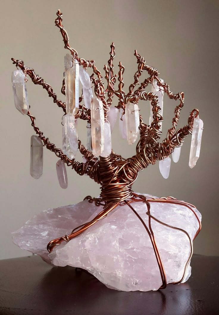 Quartz Craft Ideas, Crystal Tree Diy, Quartz Crafts, Crystals Tree, Crystal Trees, Crystal Room Decor, Tree Rose, Crystal Room, Magia Das Ervas