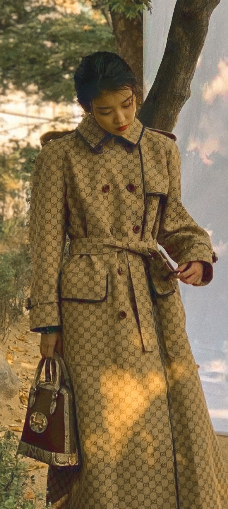 Iu Aesthetic, African Chic, Lee Jieun, Wallpaper Kpop, Korean Girl, Trench Coat, Fall Winter, Spring Summer, Gucci