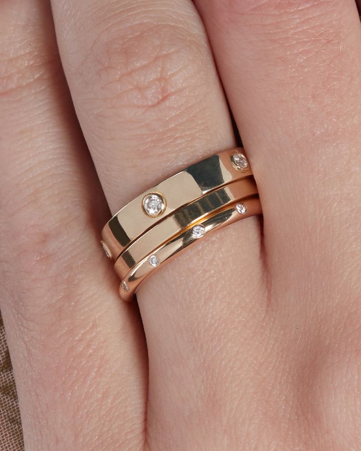 Luxury Everyday Bands With Polished Finish, Cheap Classic Wedding Midi Rings, Cheap Gold Band Rings, Gold Band Ring Casual, Classic Luxury Bands For Women, Simple Gold Wedding Band 4mm, Cheap Minimalist Rings With Thick Band, Classic Luxury Gold Bands, Luxury Gold Timeless Bands