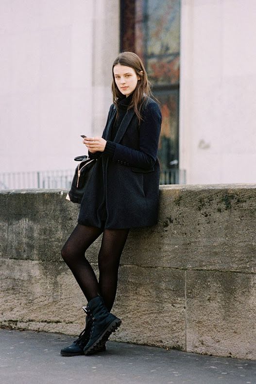 Winter Casual Outfit For Women, Black Outfit Dress, Casual Outfit For Women, Winter Casual Outfit, Women Street Style, Minimalist Goth, Paris March, Vanessa Jackman, Alexa Chung