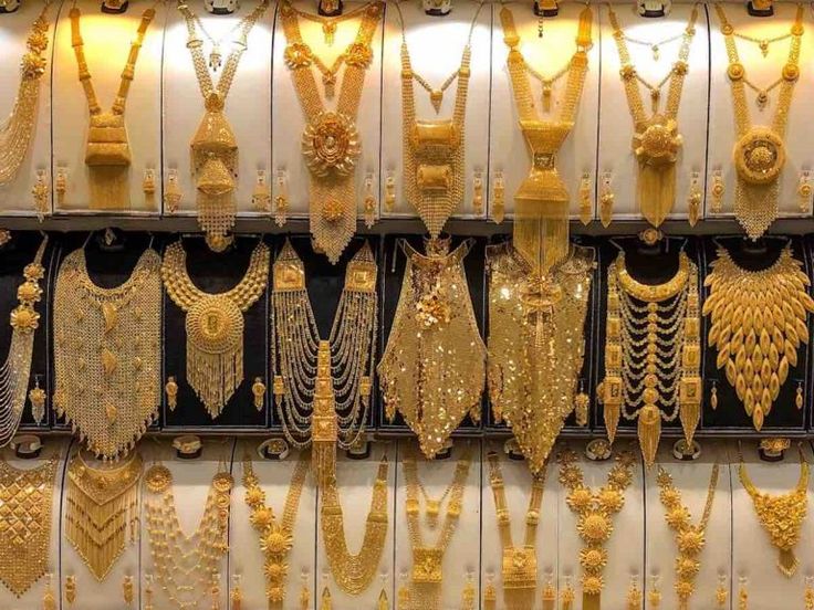 Gold Souk, Jewelry Facts, Dubai Gold Jewelry, How To Clean Gold, Clean Gold Jewelry, All That Glitters Is Gold, Gold Money, Cleaning Silver Jewelry, Gold Rate