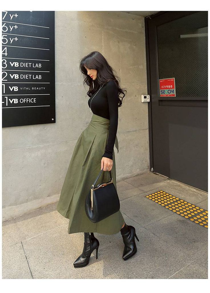 Description Pattern ：Solid color Workmanship ：Bow knot Fabric ：Acrylic fiber Skirt shape：ruffled skirt Skirt length：midiskirt Color：Army green, black, khaki Size：S、 M，L，XL Style Type ：Temperament commuting Season：All season Size Chart Size Skirt length Waist Arm circumference S 85 66 / M 85 70 / L 85 74 / XL 85 78 / How To Style Green Skirt, Green Skirt Aesthetic, Long Skirt Professional Outfits, Outfit With Green Skirt, Green Long Skirt Outfit, Long Green Skirt Outfit, Green Skirt Outfit Ideas, Green Skirt Outfit, Outfit Formal Mujer