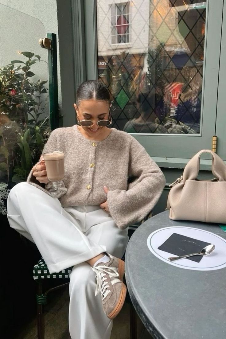 Casual outfit Check more at https://beautyfashionideas.com/fashion/casual-outfit/ Looks Adidas, Adrette Outfits, Adidas Samba Outfit, Elegant Classy Outfits, Samba Outfit, Look Adidas, Skandinavian Fashion, Chique Outfits, Looks Party